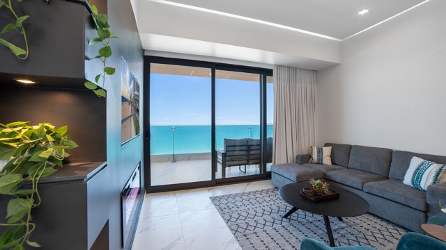 Living room of Casa Pelícano facing the sea