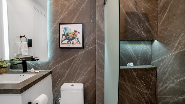 Modern bathroom finishes